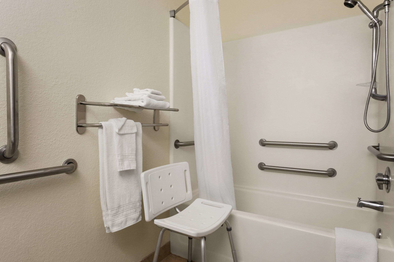 Bathroom 5, Microtel Inn & Suites by Wyndham Inver Grove Heights/Minneap, Dakota