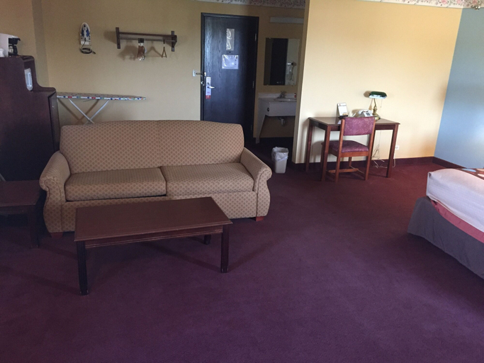 Bedroom 3, Super 8 By Wyndham Woodstock, McHenry