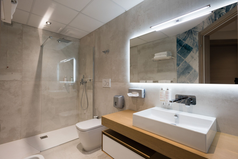 Bathroom 5, Bibione Palace Hotel, Venezia