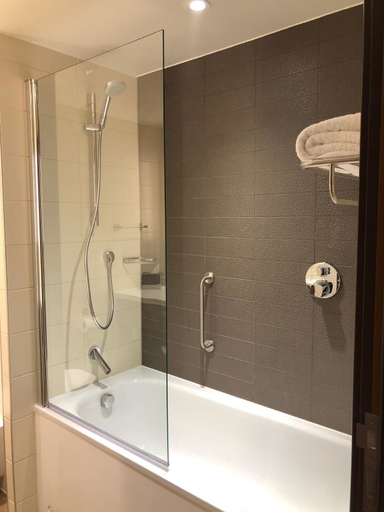 Bathroom 5, Hilton Garden Inn Birmingham Airport, Solihull