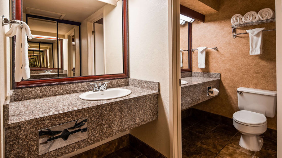 Bathroom 5, Best Western Plus Humboldt House Inn, Humboldt