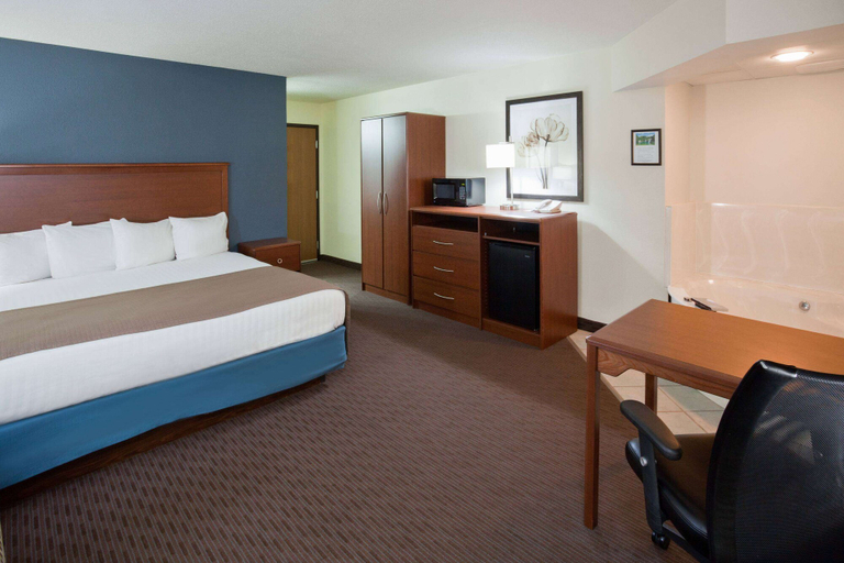 Bedroom 3, AmericInn by Wyndham Spencer, Clay