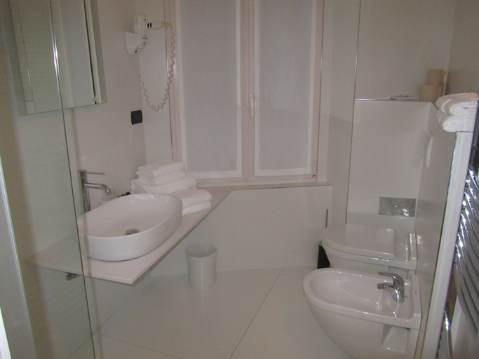 Bathroom 4, Hotel Borgovico, Como