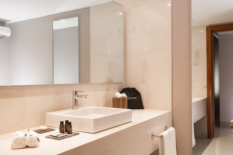 Bathroom 4, Indigo Guadalajara Expo By IHG, Guadalajara