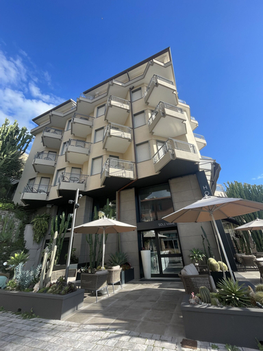 Exterior & Views 18