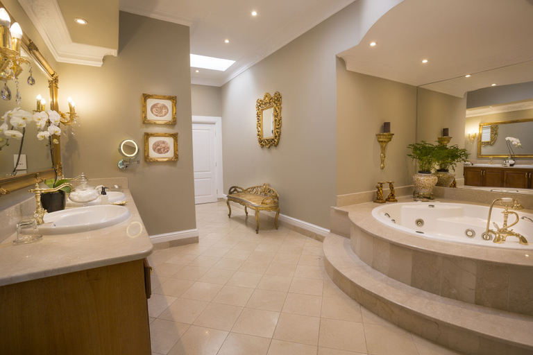 Bathroom 5, Fairlawns Boutique Hotel and Spa, City of Johannesburg