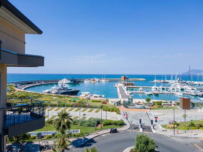 Exterior & Views 10