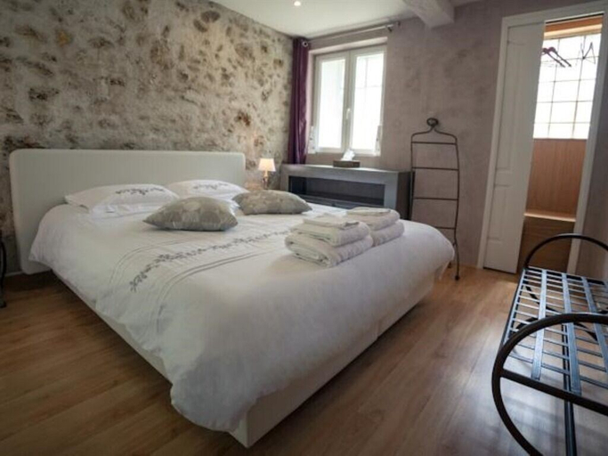 Bedroom 5, Le Corrigot, Marne