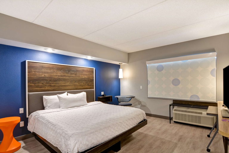 Bedroom 3, Tru By Hilton Syracuse North Airport Area, Onondaga