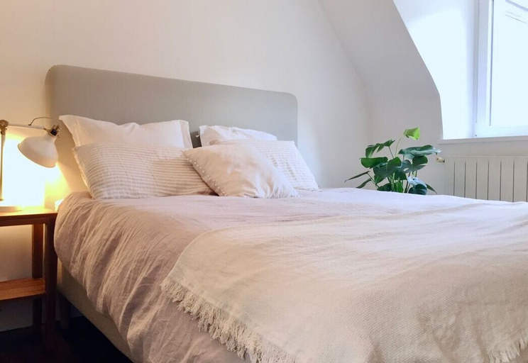 Bedroom 2, Hotel du Commerce, Côte-d'Or