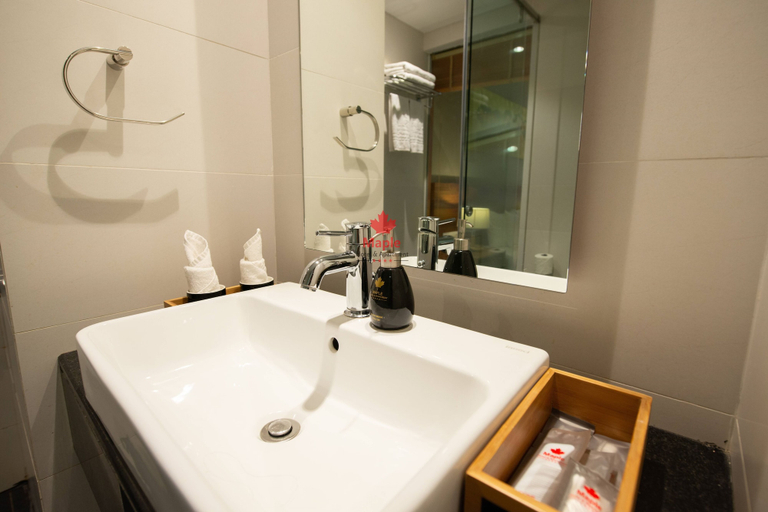 Bathroom 5, Maple Hotel & Apartment, Nha Trang
