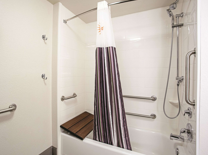 Bathroom 4, La Quinta Inn & Suites by Wyndham Baltimore N / White Marsh, Baltimore