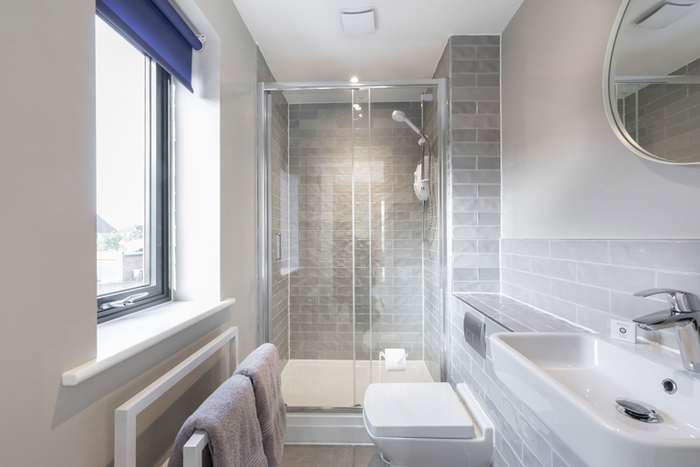 Bathroom 4, Elliot Oliver - Luxurious 2 Bedroom Apartment With Parking, Gloucestershire