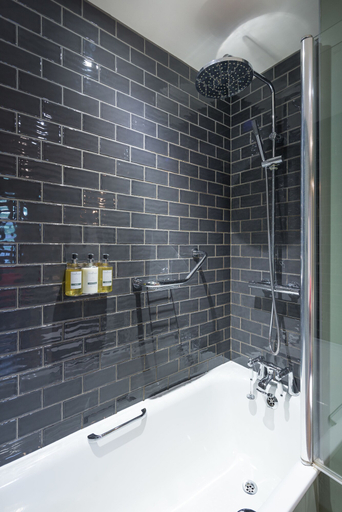 Bathroom 4, The Crown Manor House Hotel, Hampshire