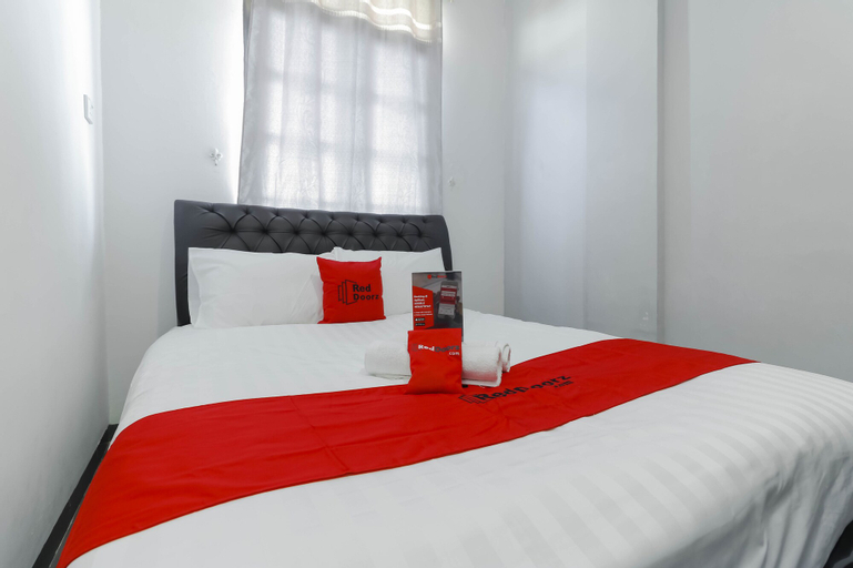 RedDoorz Plus near Batam City Square, Batam