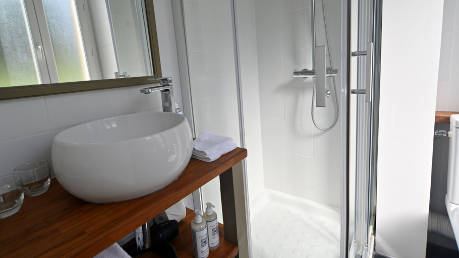 Bathroom 5, L'Hostalet, Pyrénées-Orientales