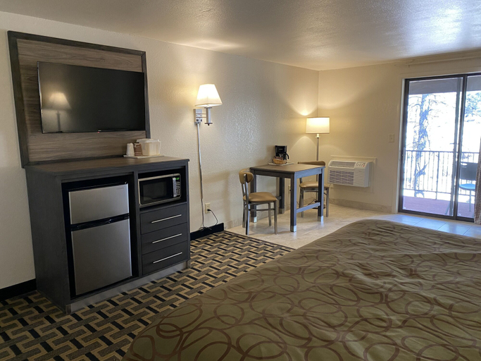 Bedroom 3, Motel In The Pines, Coconino