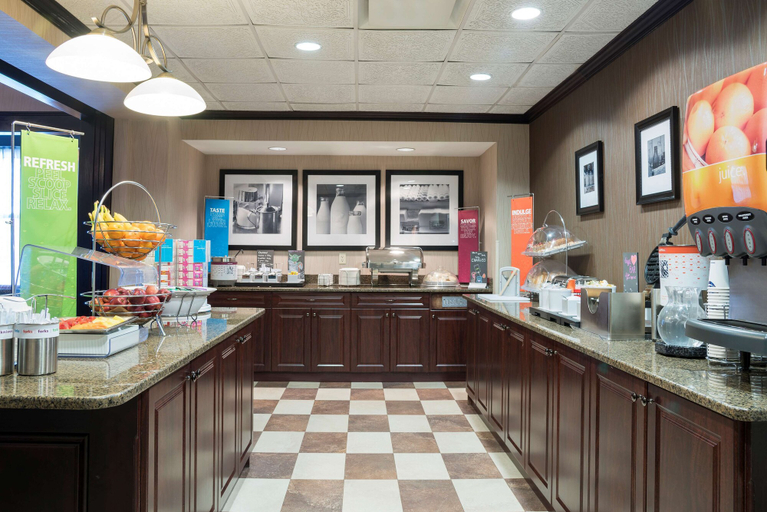 Food & Drinks 5, Hampton Inn Detroit/Roseville, Macomb