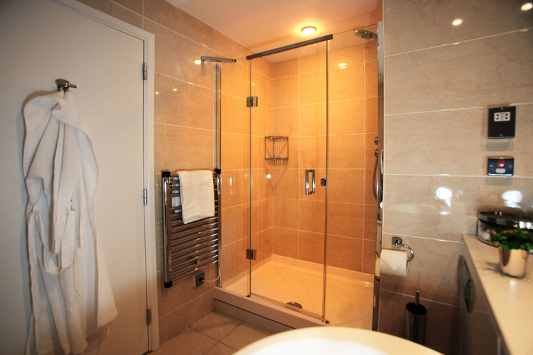 Bathroom 5, The Oxfordshire Golf Hotel and Spa, Oxfordshire