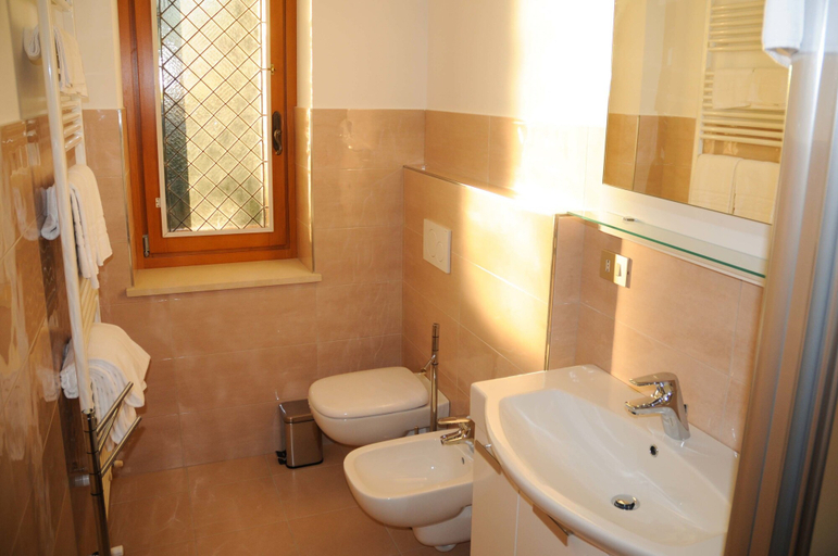 Bathroom 5, B&B Luna Di Langa, Cuneo