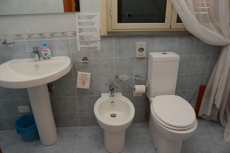 Bathroom 5, Villa San Leonardo, Catania