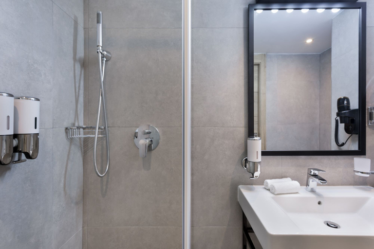 Bathroom 3, Azur Hotel by ST Hotels