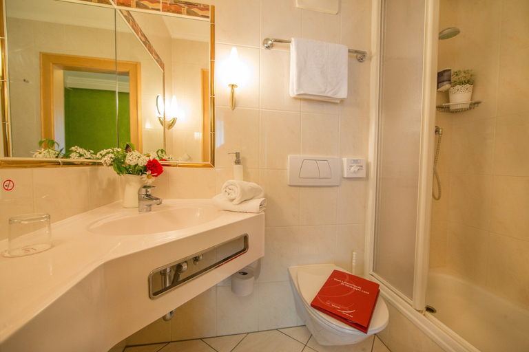 Bathroom 5, Sport- und Familienresort Alpenblick, Zell am See