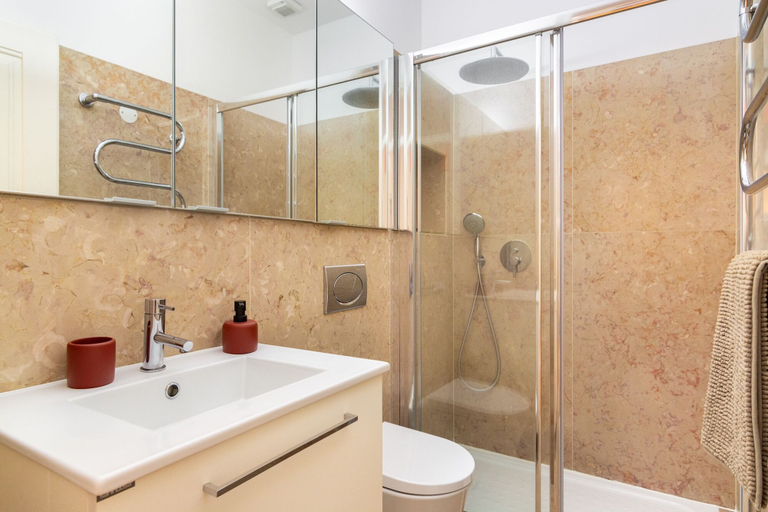 Bathroom 3, Mouraria Deluxe Apartment, Lisbon