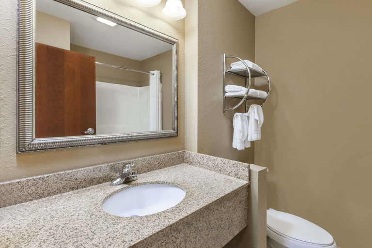 Bathroom 4, Days Inn by Wyndham Central City, Muhlenberg