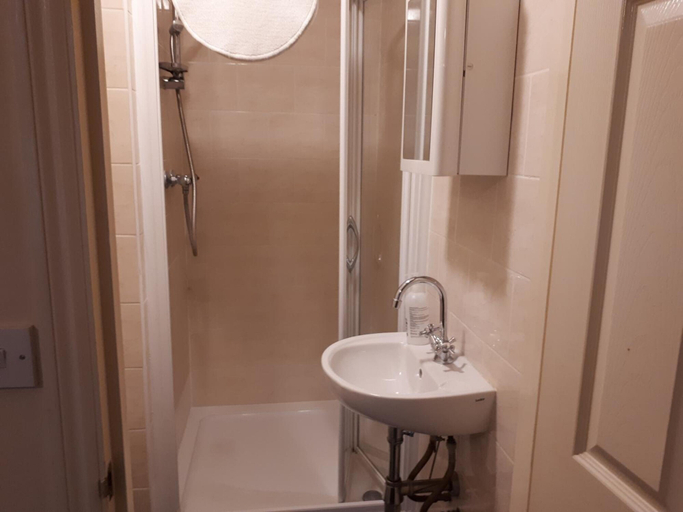 Bathroom 4, Shamrock Guest House, Kent