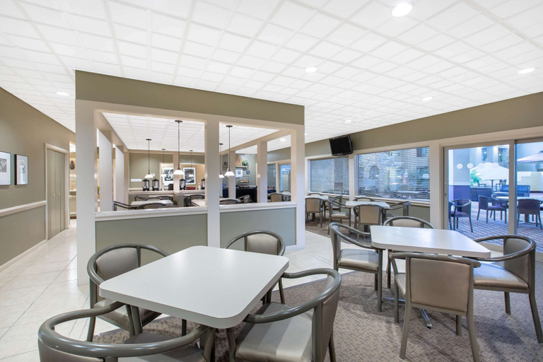 Food & Drinks 5, Ramada by Wyndham Midtown Grand Island, Hall