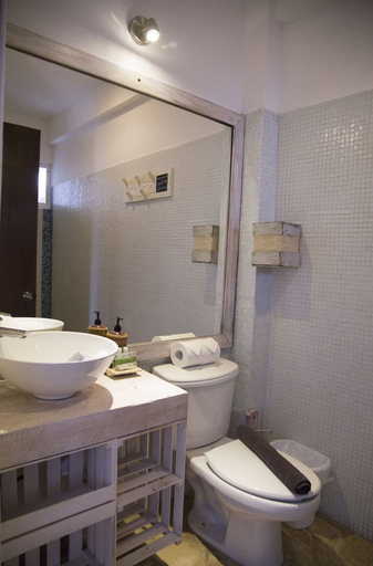 Bathroom 4, 40 Cañones, Othón P. Blanco