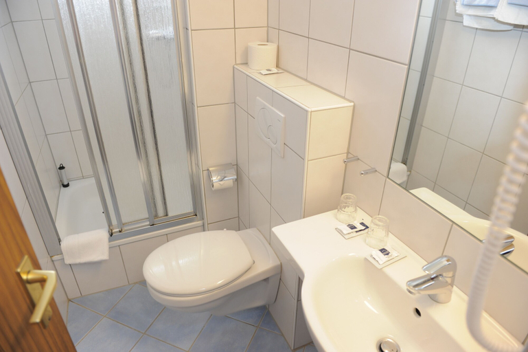 Bathroom 4, Hotel Heldt Dependance, Bremen