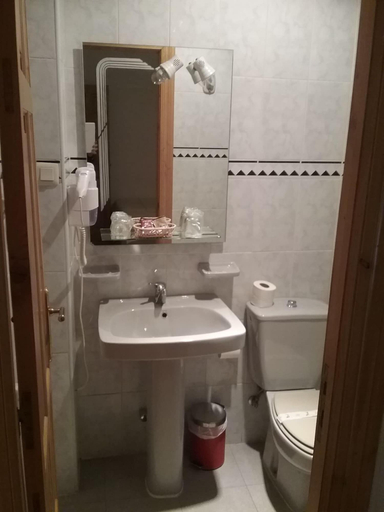 Bathroom 3, Hotel Valle de Lago, Asturias