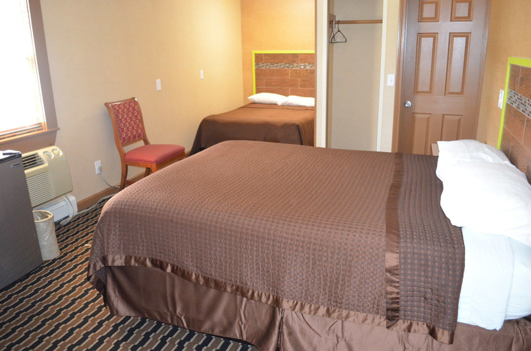 Bedroom 2, Carleton Circle Motel Falmouth, Barnstable