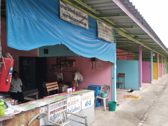 Food & Drinks, First First Inn, Si Mahosot