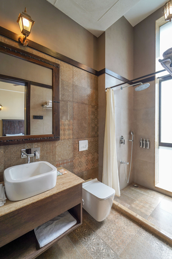 Bathroom 3, Triose Boutique Hotel, Pune