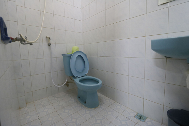 Bathroom 4, RedDoorz Plus @ Jalan Raden Intan Lampung (permanently closed), Bandar Lampung