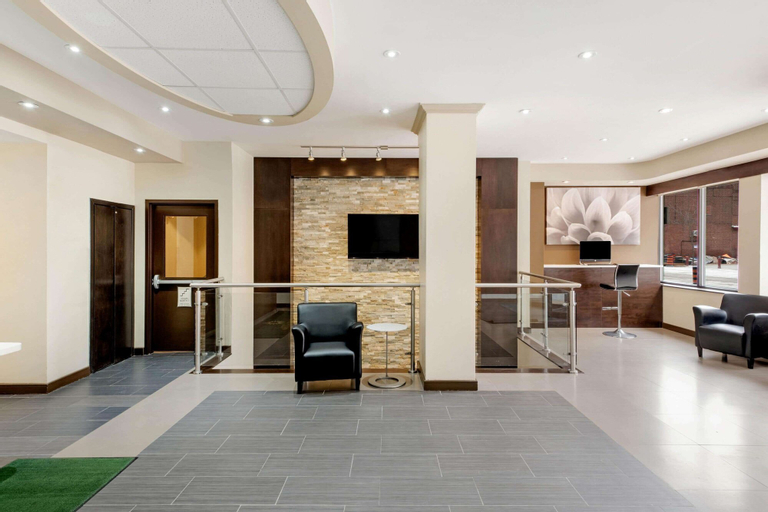 Public Area 2, La Quinta Inn & Suites by Wyndham Oshawa, Durham