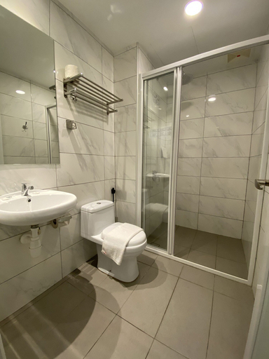 Bathroom 4, ZONE Hotels, Telok Panglima Garang, Kuala Langat