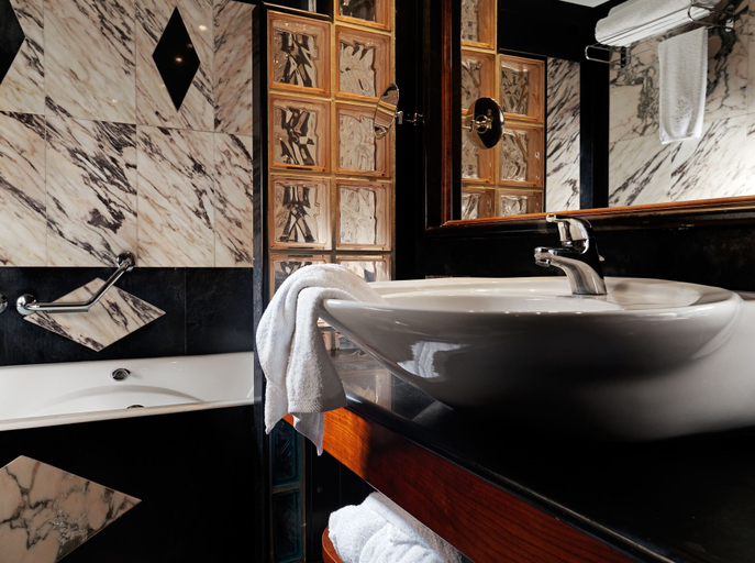 Bathroom 4, Ramada by Wyndham Loutraki Poseidon Resort, Peloponnese