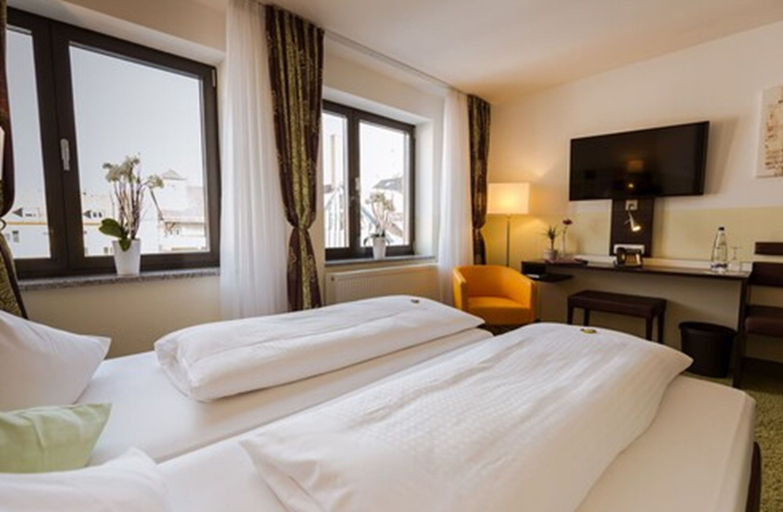 Bedroom 4, Hotel Arooma, Erding