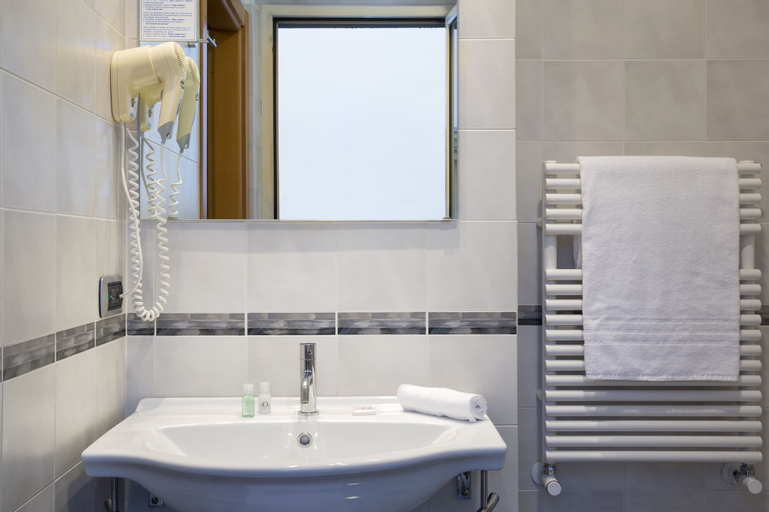 Bedroom 4, Park Hotel, Cuneo