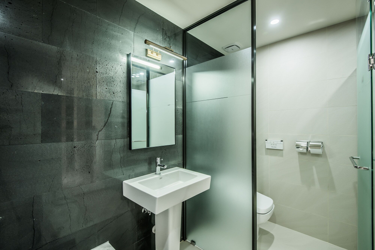 Bathroom 5, Rivertain Hotel, Buk