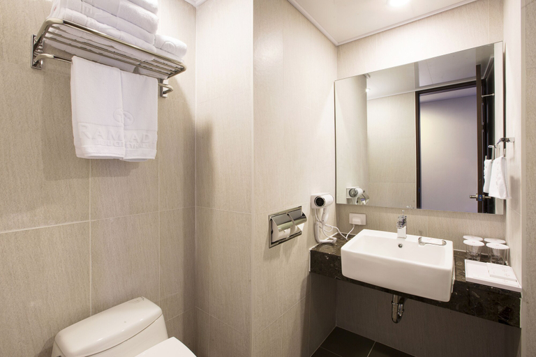 Bathroom 5, Ramada Jeju City Hall, Jeju