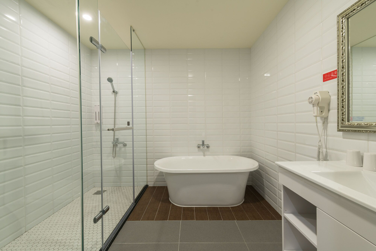 Bathroom 5, Skyone Hotel, Kaohsiung