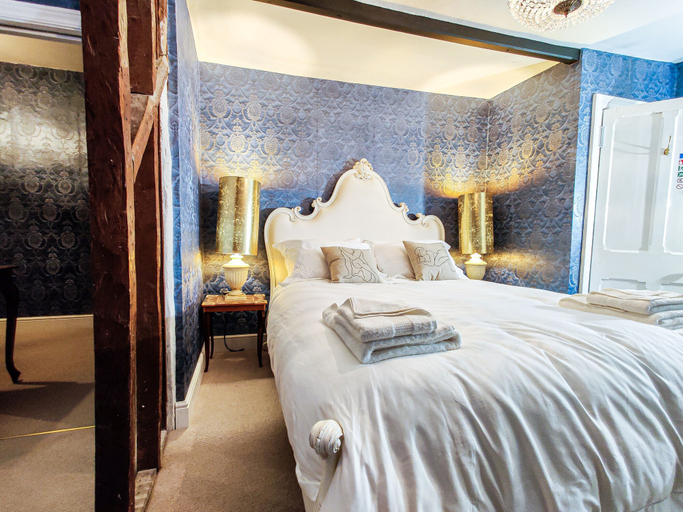 Bedroom 2, Plas Dolguog, Powys