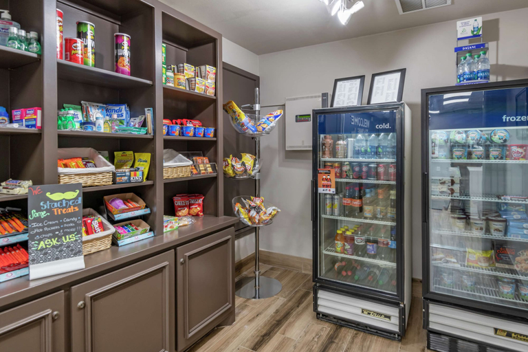 Food & Drinks 5, Hampton Inn Brownwood, Brown