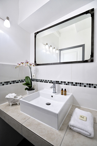 Bathroom 5, Hotel La Roseraie, Indre-et-Loire