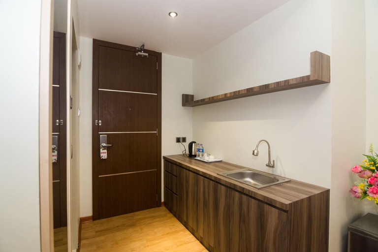 Bathroom 4, Blitz Hotel Batam Centre, Batam